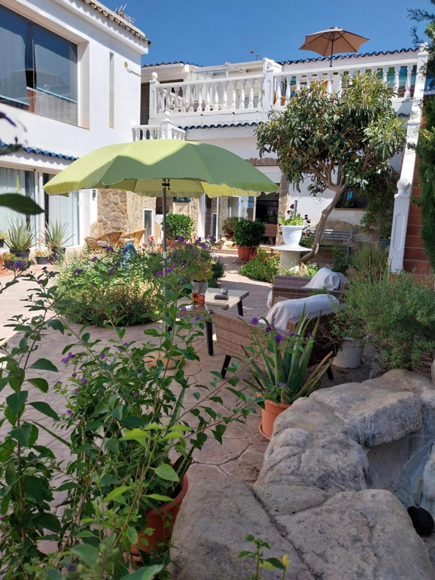 Pension Isla - Couples Only Casas de Cuadra Exterior photo